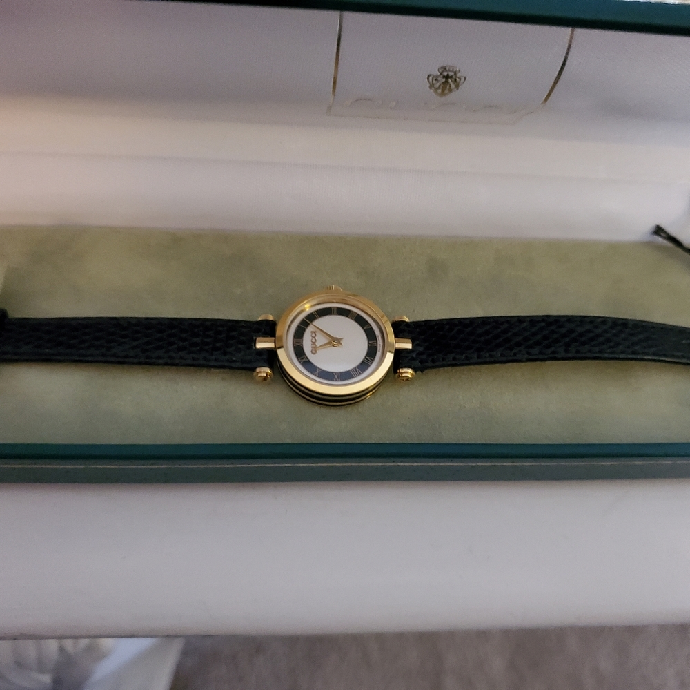 Gucci Watch (Authentic) - Picture 12 of 15